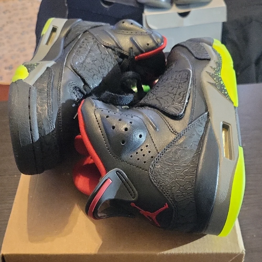 Jordan Son of Mars Rare Marvin The Martian (2015) Mens 7.5 Womens 9 EUC